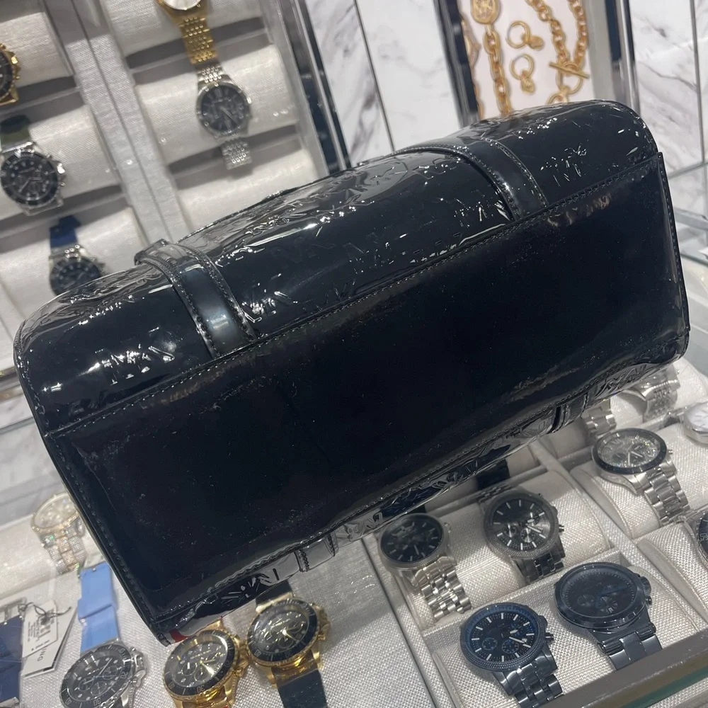 MICHAEL KORS Jet Set Medium Patent Logo Debossed Duffel Crossbody Bag
Black
NWT - Picture 10 of 16